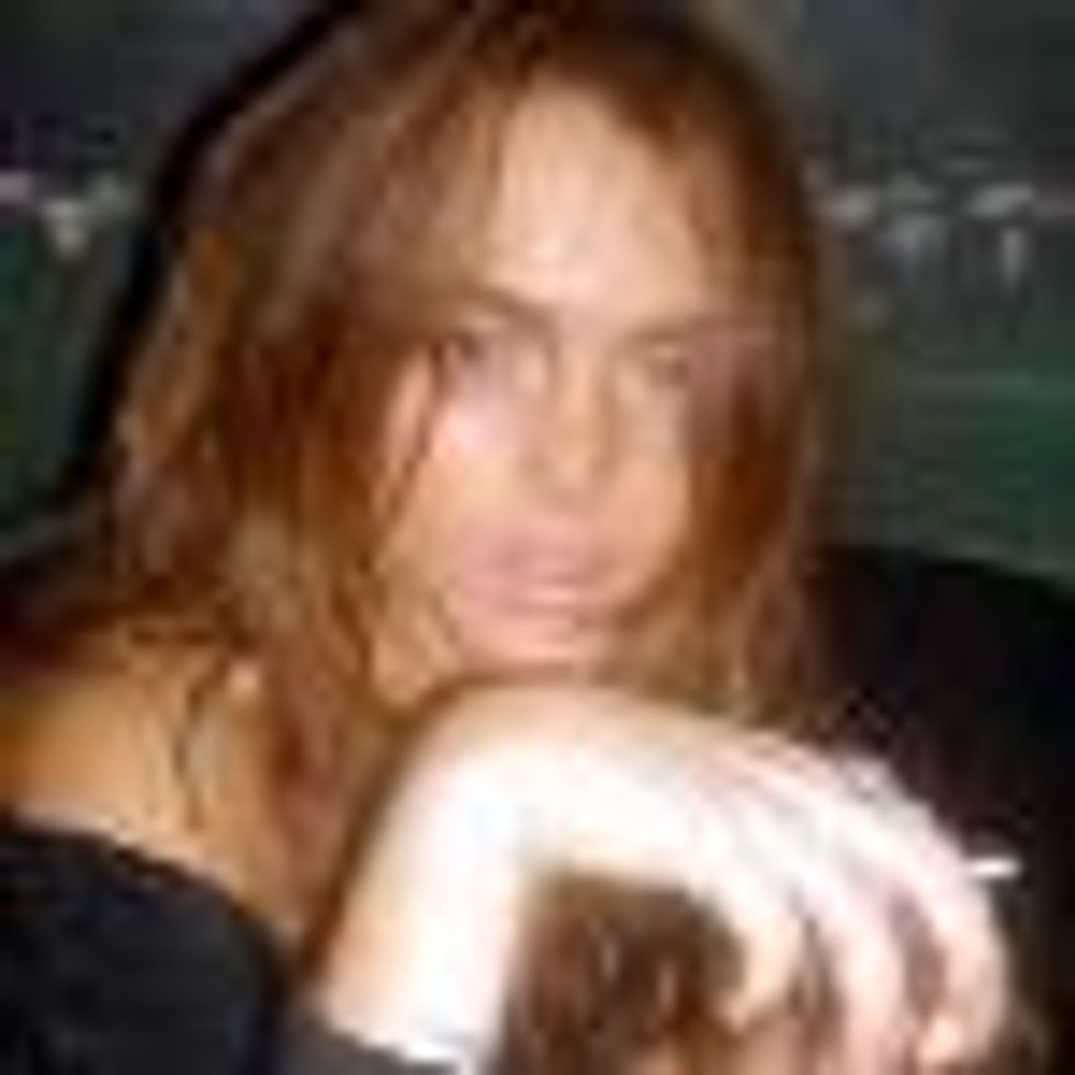 Lindsay Lohan Jumps a Train to Reunite with Samantha Ronson