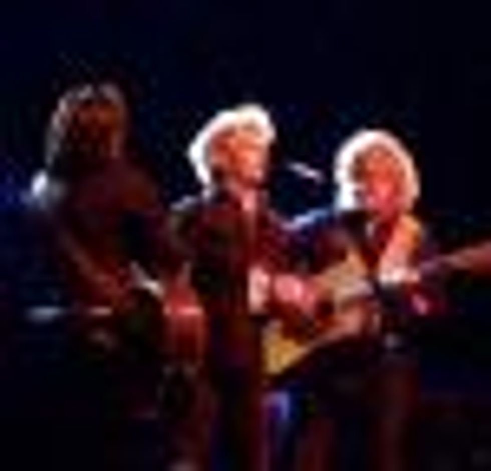 At Dinah Shore Weekend, Suzanne Westenhoefer Joins Indigo Girls on Lesbian Classic  'Closer to Fine': Video