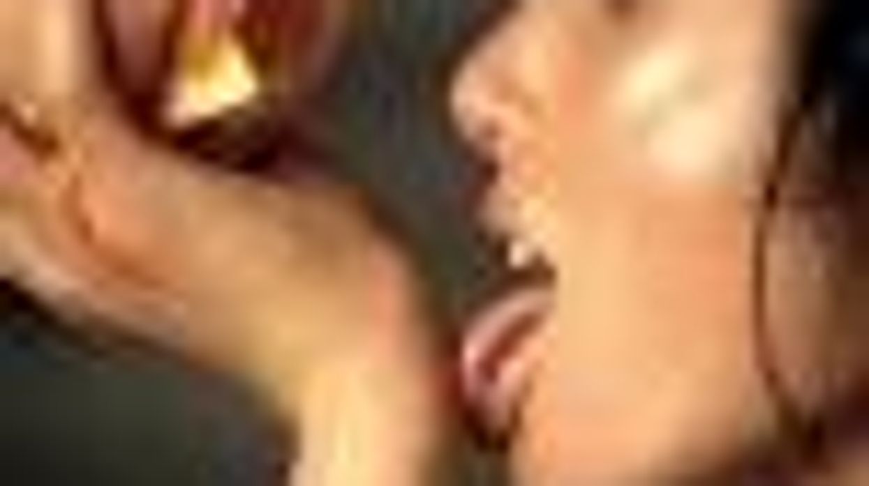 'Top Chef's' Padma Lakshmi Makes Eating a Burger Hotter than Sex!