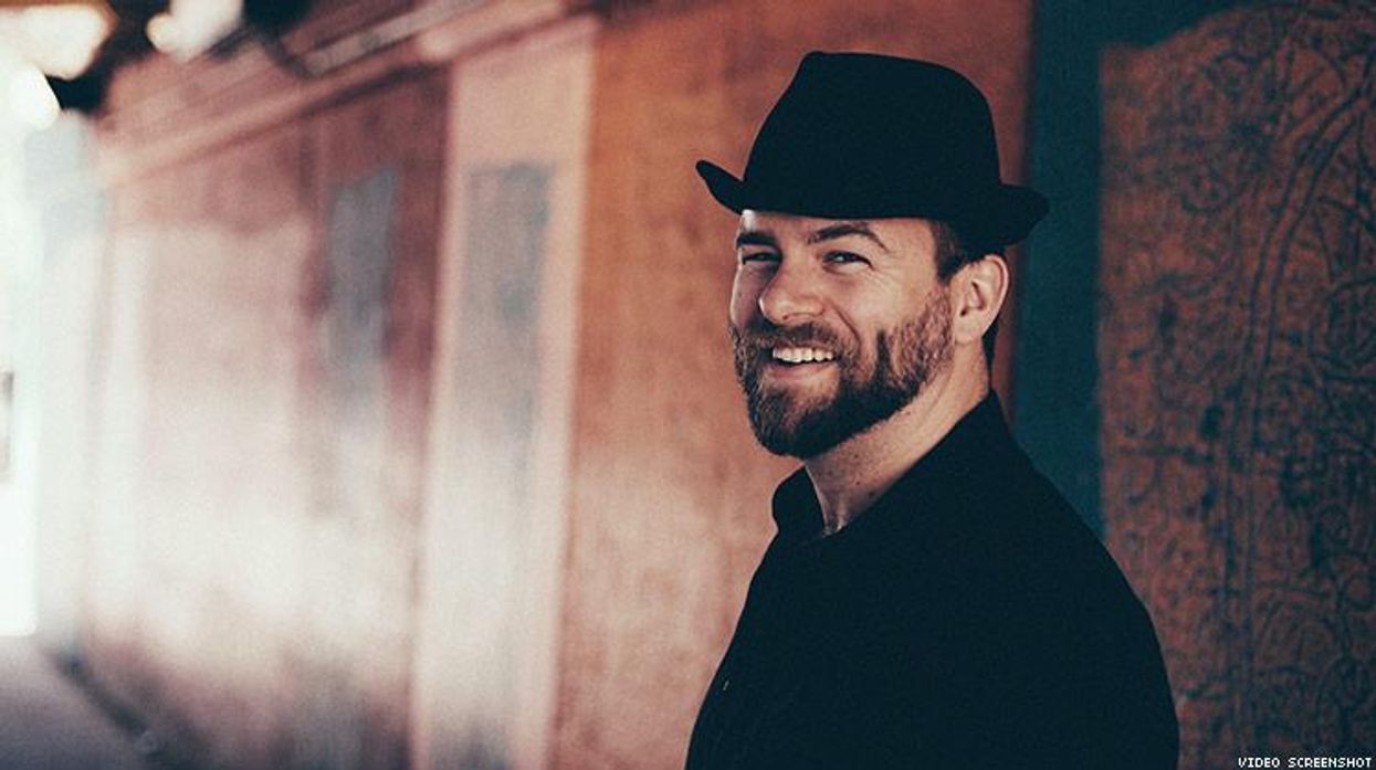 <p>Watch Mike Maimone's New, LGBT-Inclusive Music Video 'Hey Now'</p>