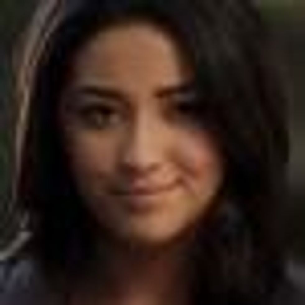 'Pretty Little Liars' Gay-Cap: Is Emily Heading to Bush Country? SPOILERS