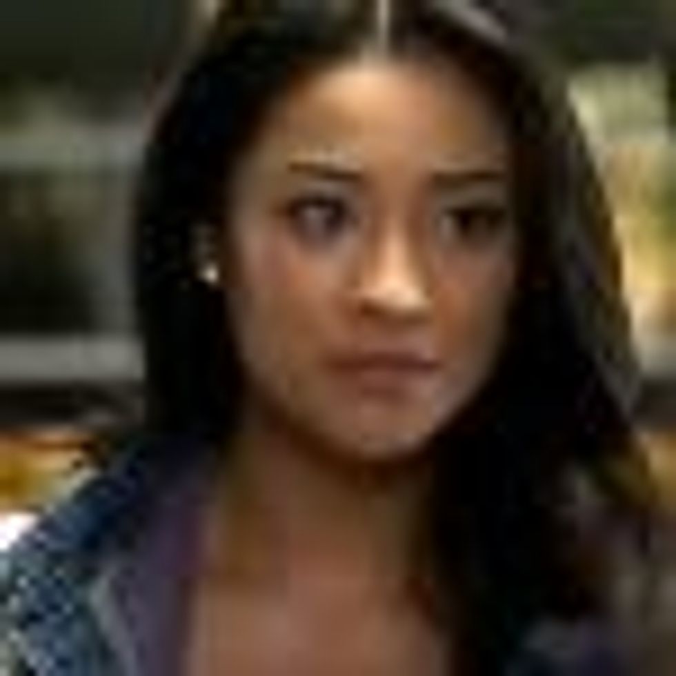 'Pretty Little Liars' Gay-Cap: Emily and Maya Get Busted