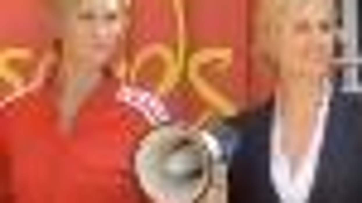 Jane Lynch Gets Waxed for Madame Tussauds - Video