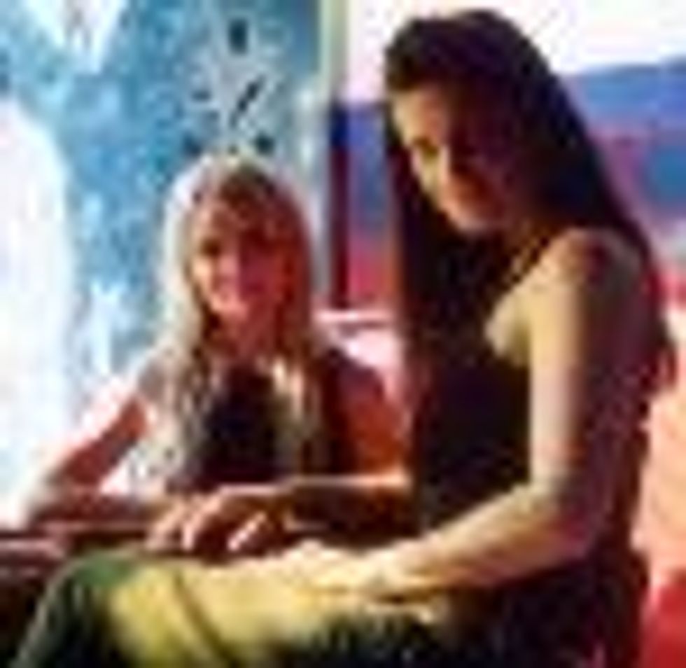 Kristen Chenoweth and Idina Menzel Return to 'Glee'