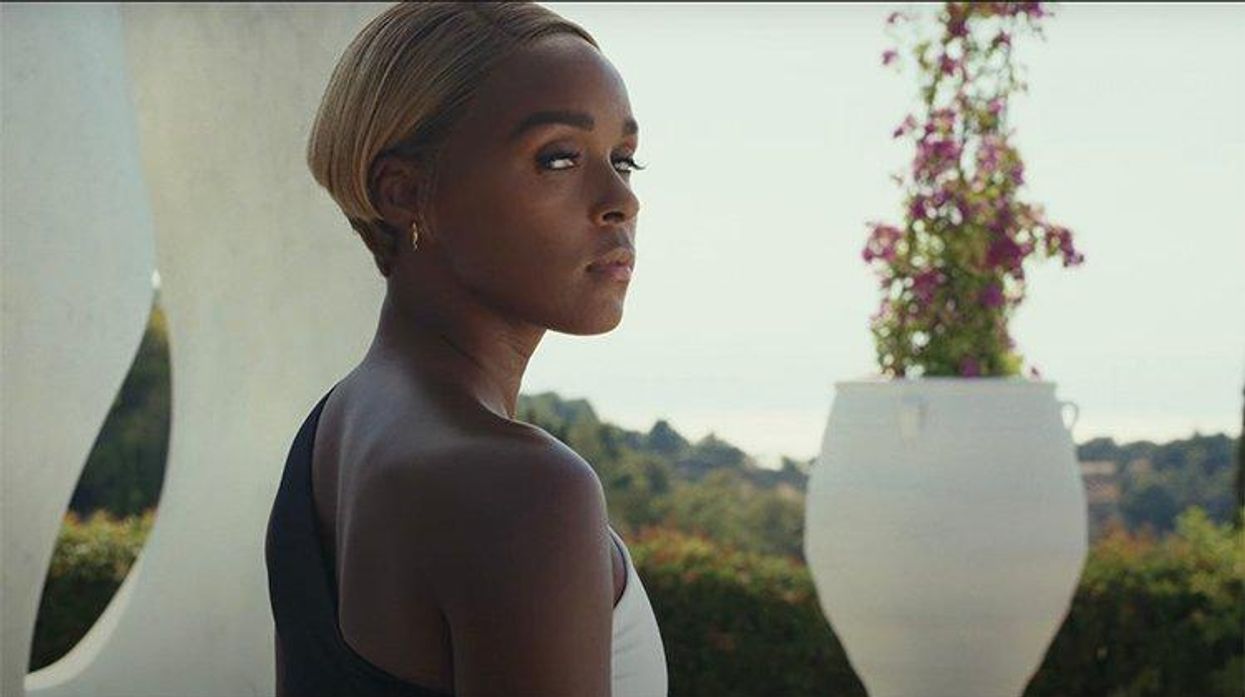 <p>Janelle Mon<a href="https://www.pride.com/comingout/2022/4/21/janelle-monae-comes-out-nonbinary-5-more-red-table-talk-moments">á</a>e Looks Extra Mysterious In The <em>Glass Onion</em> Teaser Trailer</p>