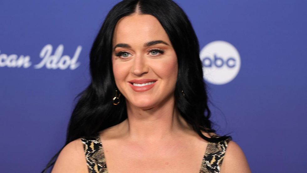 Sanselig rolle Hav Katy Perry Fans Call Her A Fraud Over Her Anti-Choice Vote