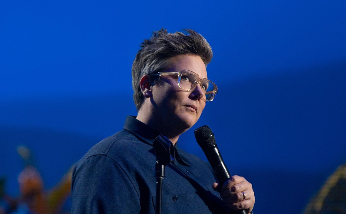 Hannah Gadsby Spreads Good Vibes In Their New Netflix Special