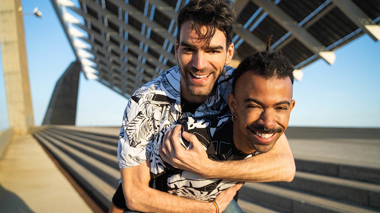 Things gay & bi men should never do in healthy relationships