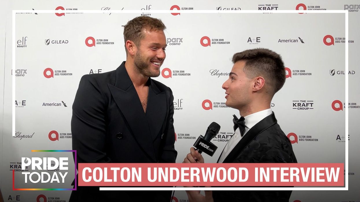 <p>Colton Underwood channels his inner sexy by hitting up Equinox steam rooms</p>