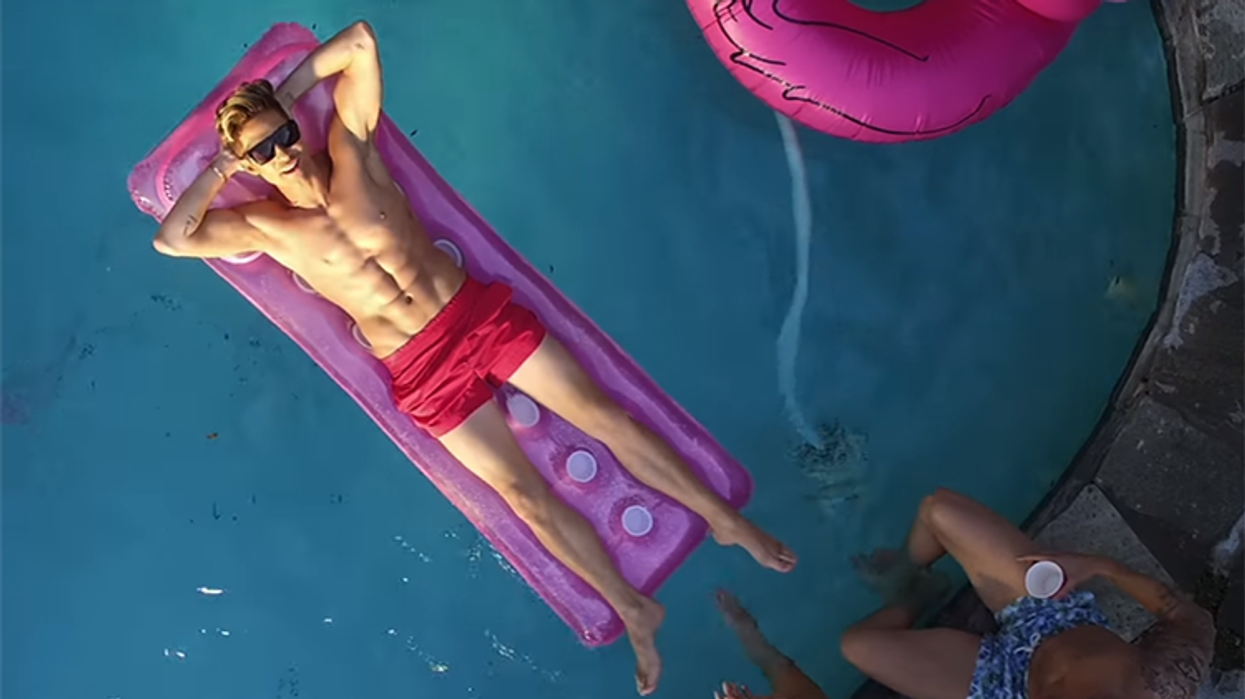 <p>Bobby Newberry & Laganja Estranja Soak Up the Sun in 'Rosé All Day'</p>