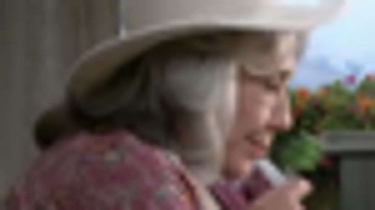 Lily Tomlin is a Total Scene-Stealer in 'Malibu Country' - Watch Trailer