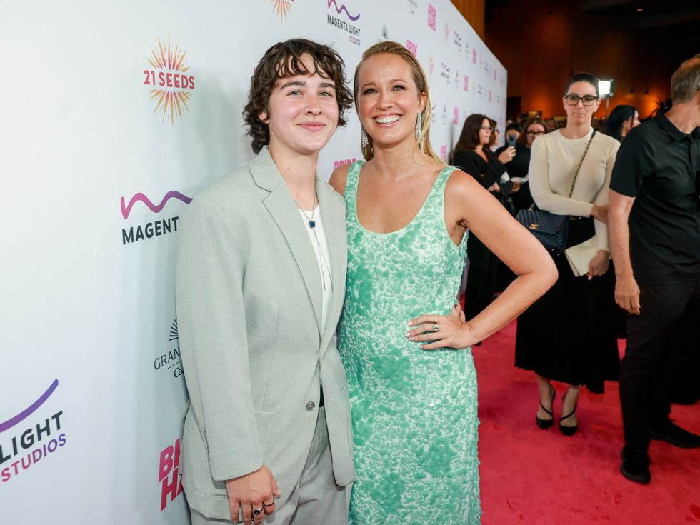 Jade Whiokey and Anna Camp