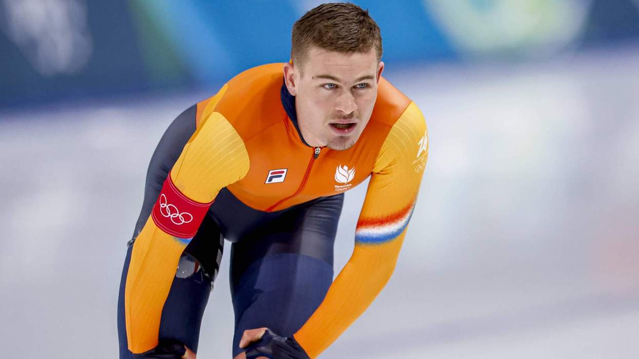 Olympic speed skater's caked up booty has the gays obsessed
