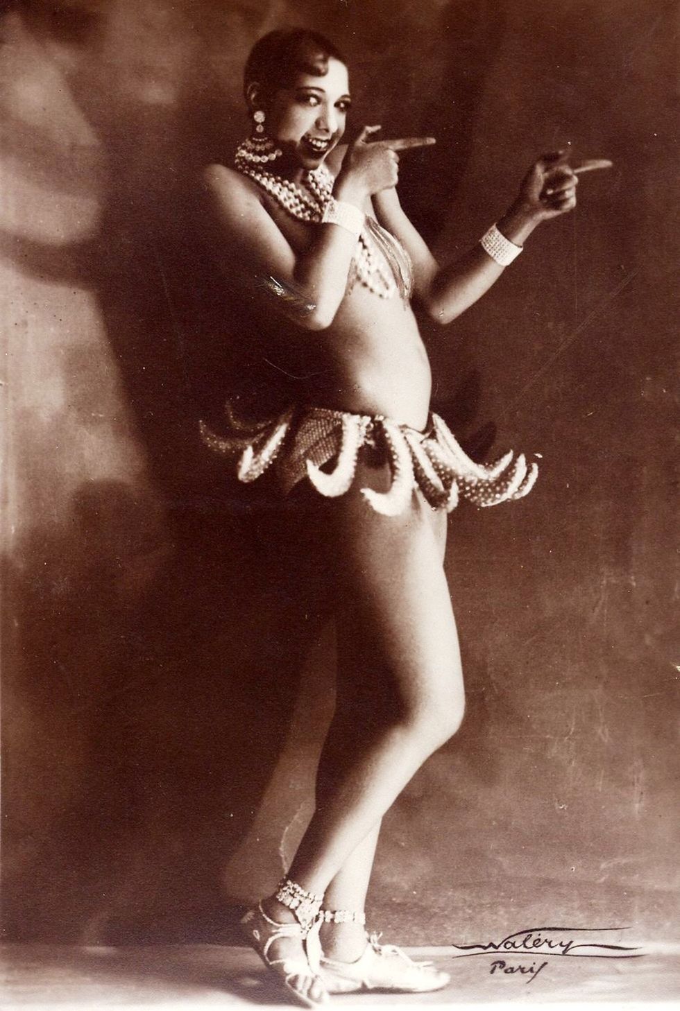 Josephine Baker in her banana costume Folies Berg\u00e8re revue Un vent de folie 1927