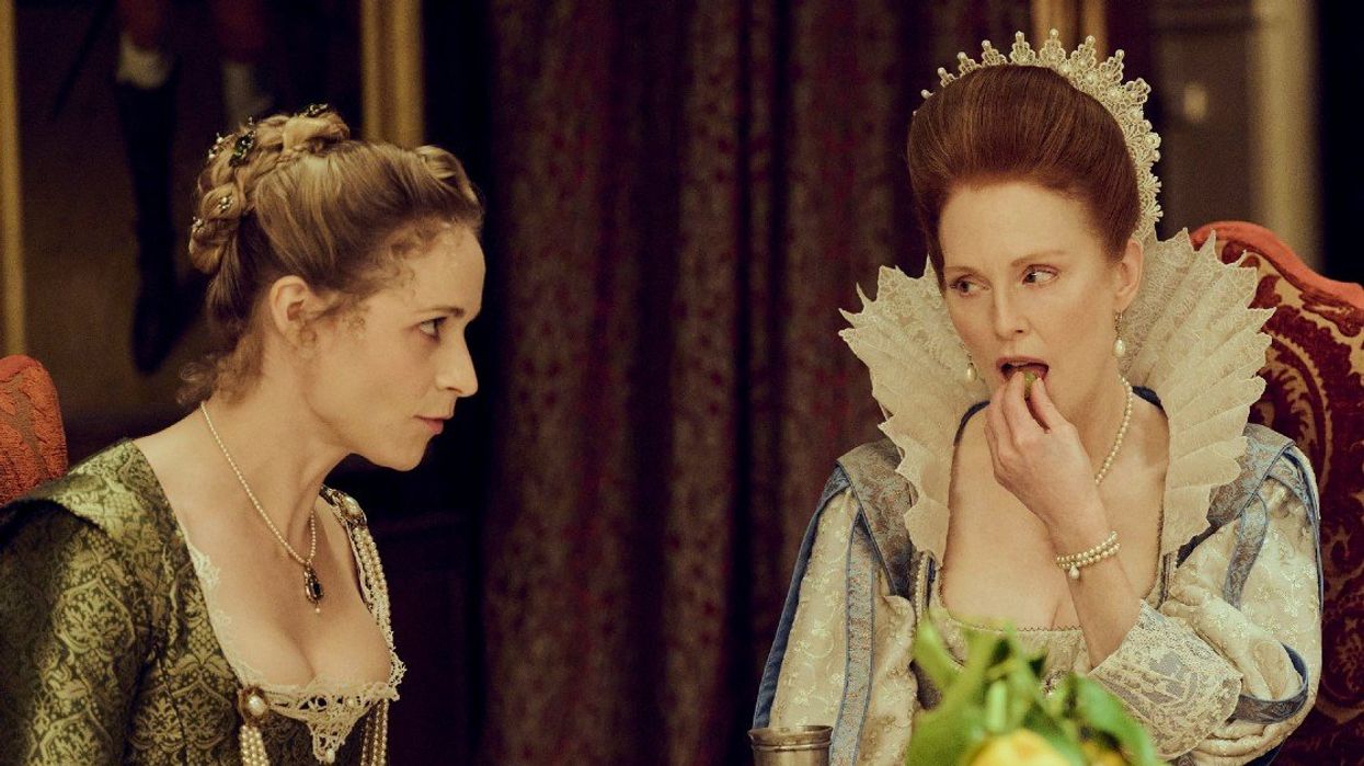 Jullianne Moore in Mary & George