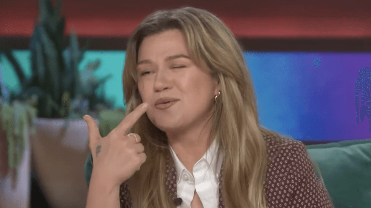 Kellyi Kelly Clarkson explains the wink driving lesbian wild