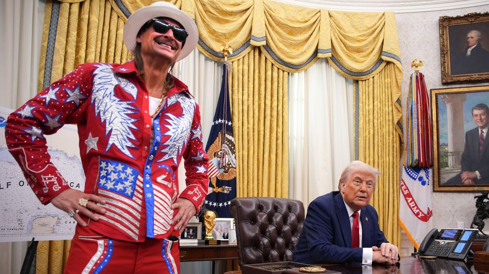 Kid Rock and Doanld Trump in the Oval Office