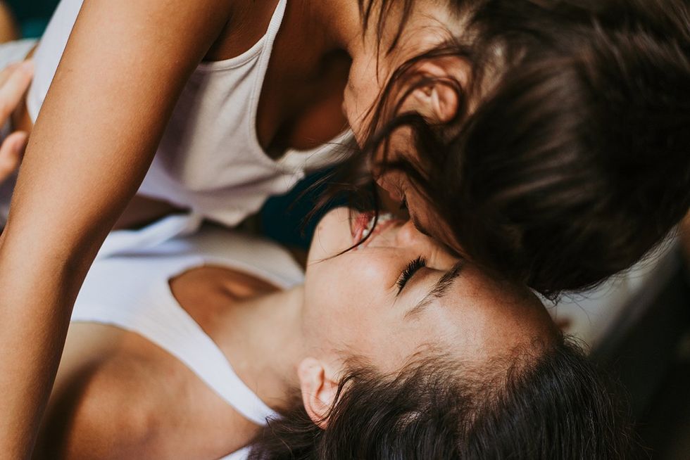 lesbian couple kiss