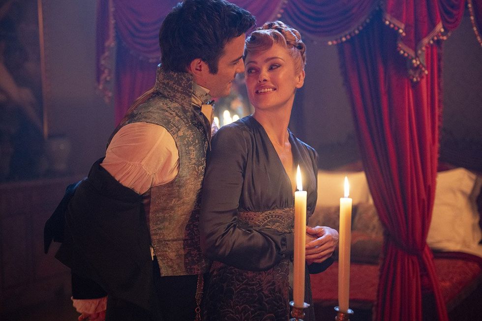 Luke Thompson and Hannah New