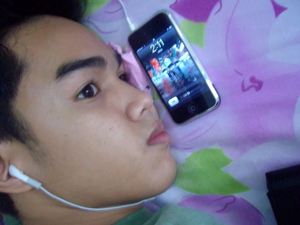 Majick Tadepa listening to Nick Jonas.