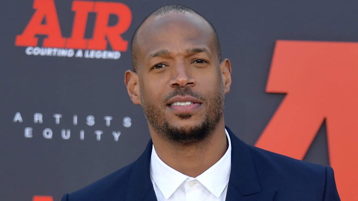 Marlon Wayans in a blue suit on the red carpet