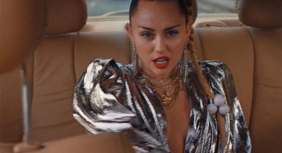 miley-cyrus-nothing-breaks-like-a-heart.jpg