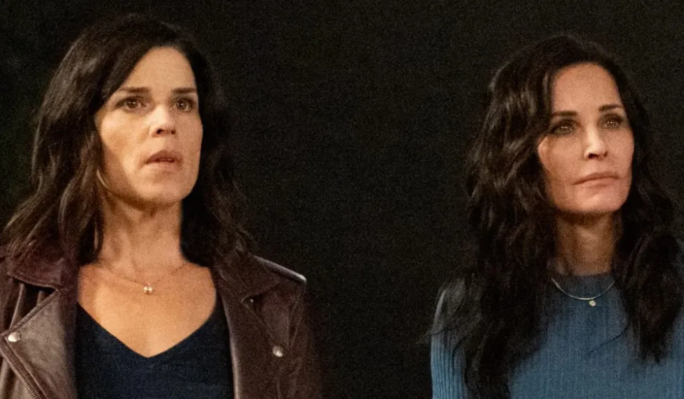 Neve Campbell and Courtney Cox as Sydney Prescott and Gale Weathers in Scream 5
