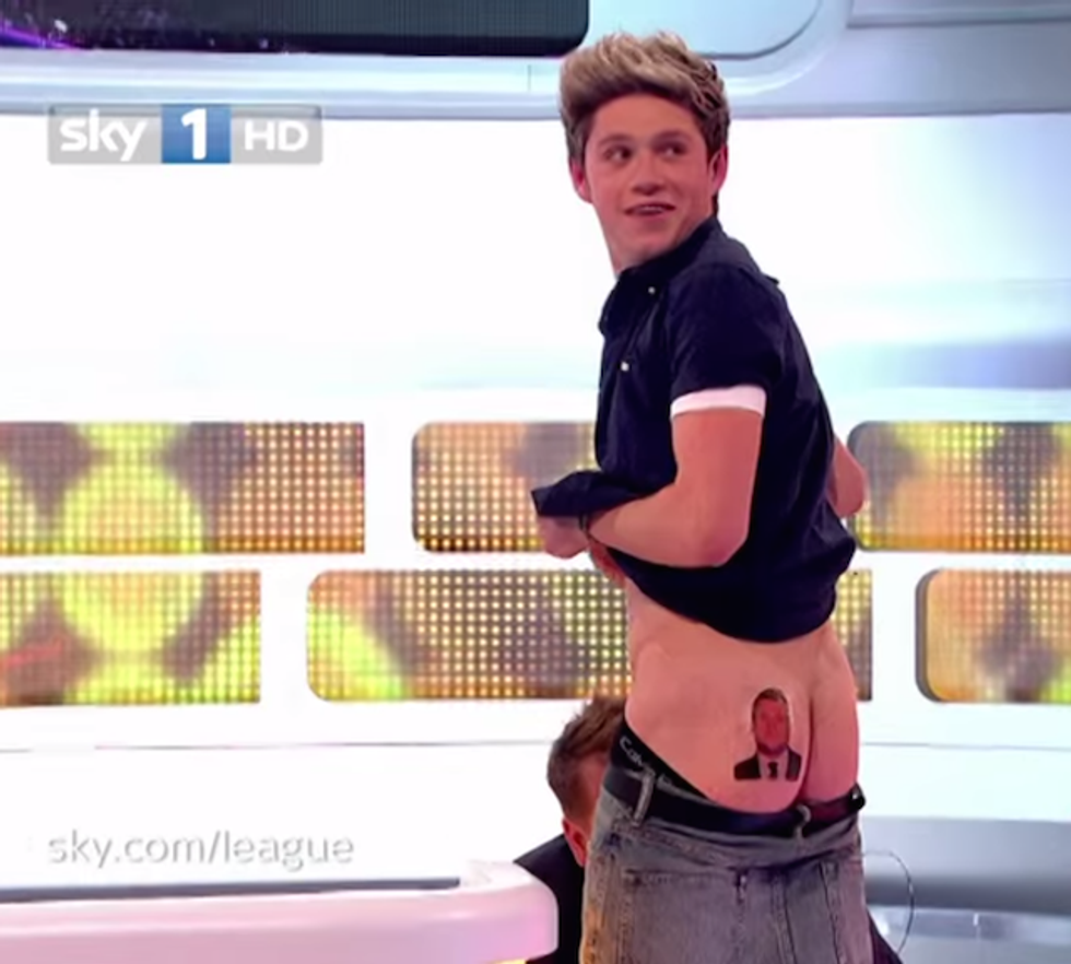 niall-horan-butt-james-corden-tattoo