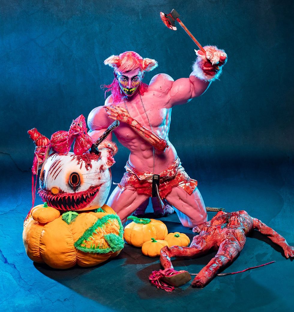 Niohuru X in Hello Kitty slasher costume