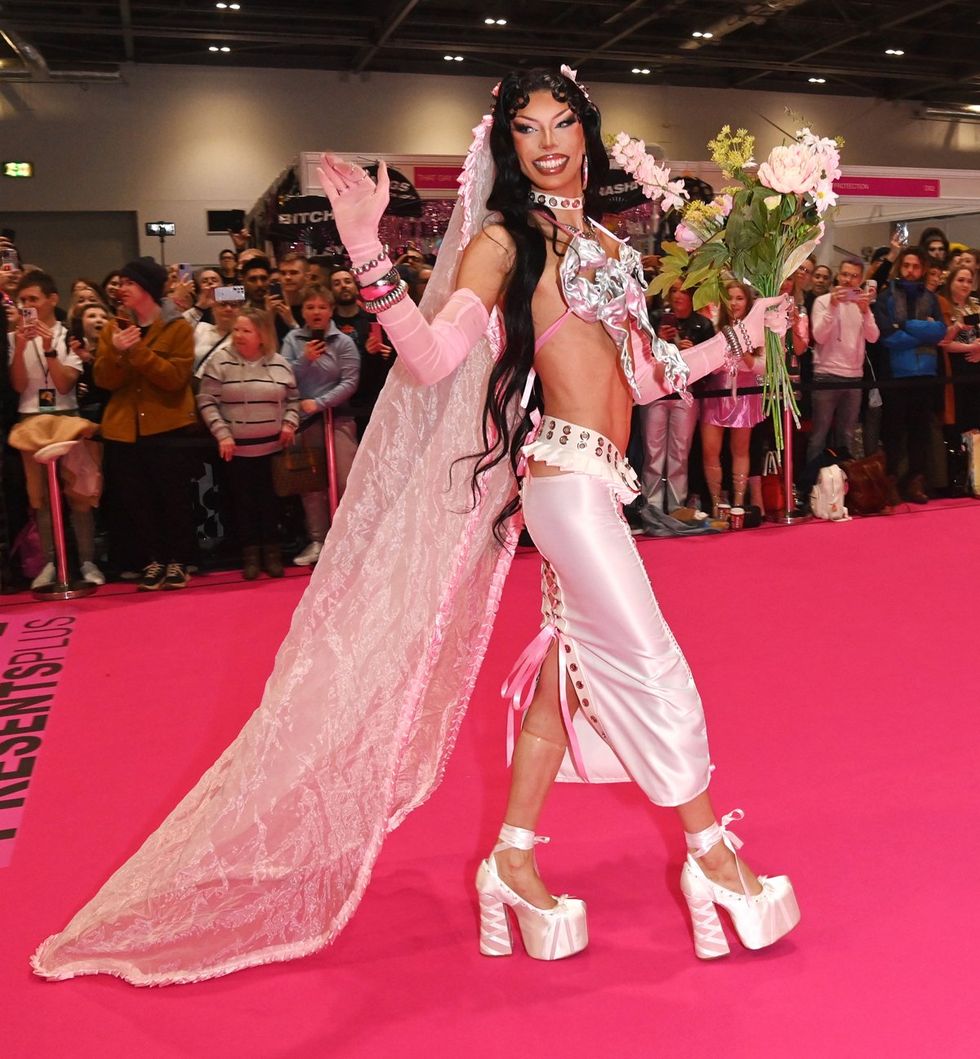 Photo Gallery Dragcon UK 2024 Queens Walk