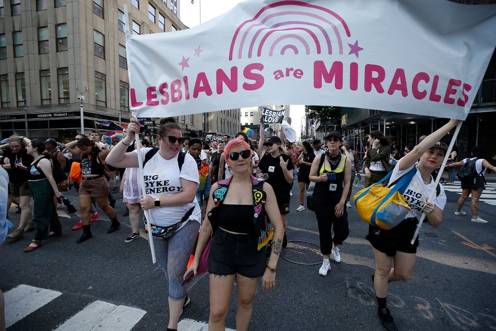 photo gallery Dyke Marches Dykes on Bikes worldwide through history