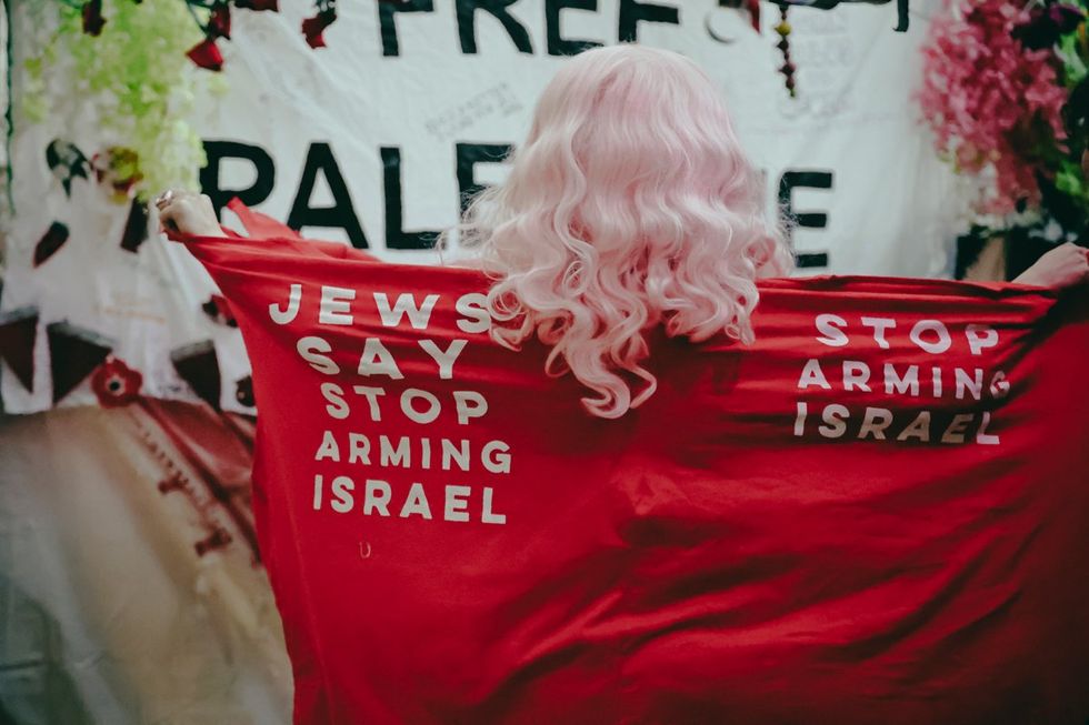 photo gallery Full Moon Drag troupe anti Zionist Jewish queer artists HOT 2 ROT Sukkot Drag Spectacular outside community garden Brooklyn NY