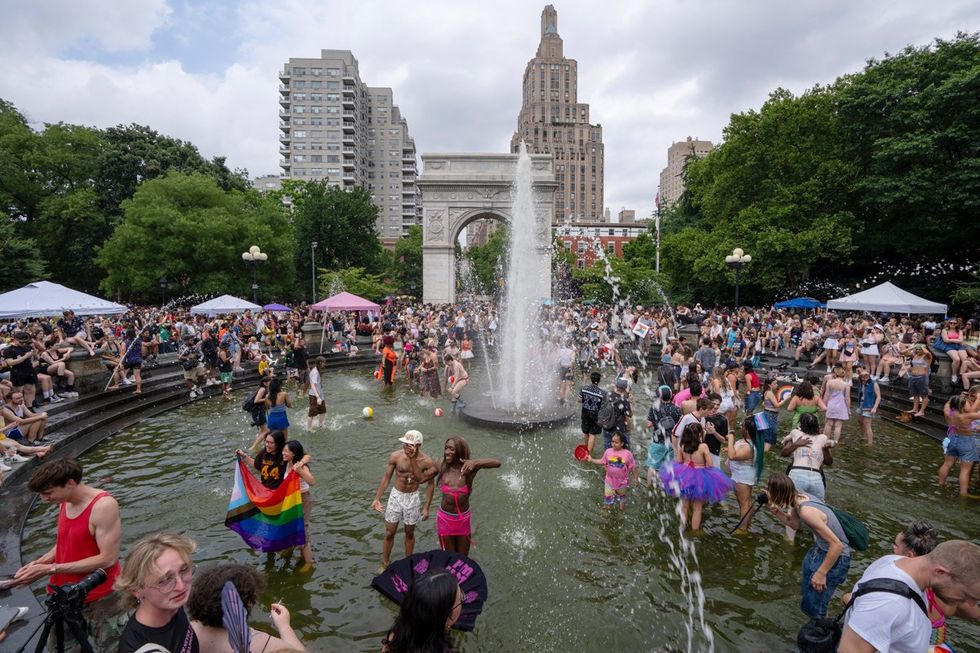 photo gallery NYC lgbtq pride parade 2024