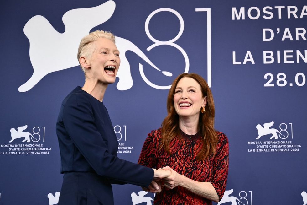 PRIDEsite photogallery TildaSwintson JulianneMoore VeniceFilmFestival cute sapphic redcarpets