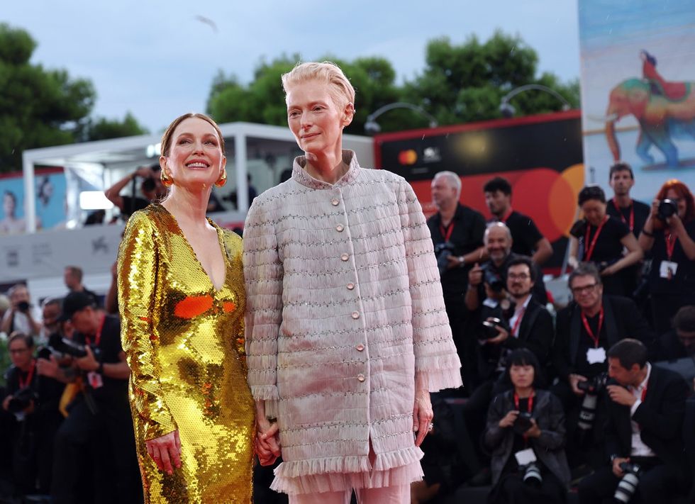 PRIDEsite photogallery TildaSwintson JulianneMoore VeniceFilmFestival cute sapphic redcarpets
