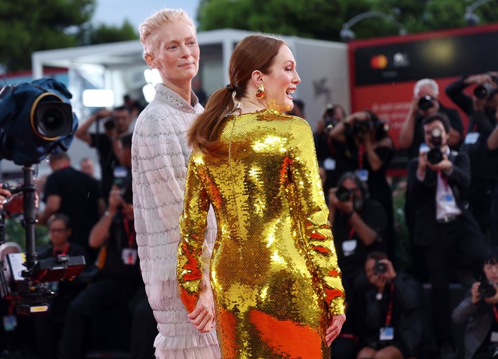 PRIDEsite photogallery TildaSwintson JulianneMoore VeniceFilmFestival cute sapphic redcarpets