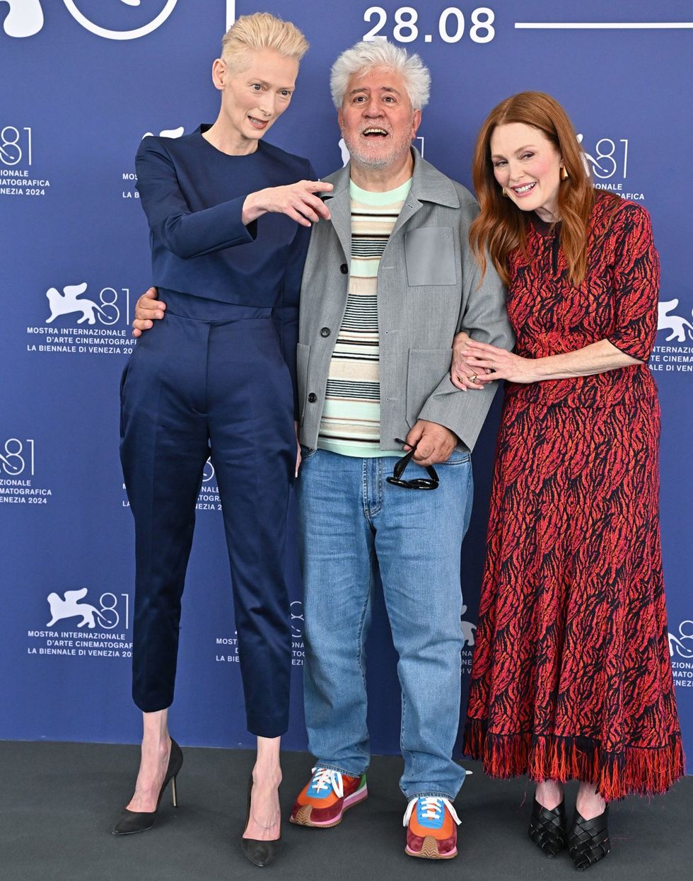 PRIDEsite photogallery TildaSwintson JulianneMoore VeniceFilmFestival cute sapphic redcarpets