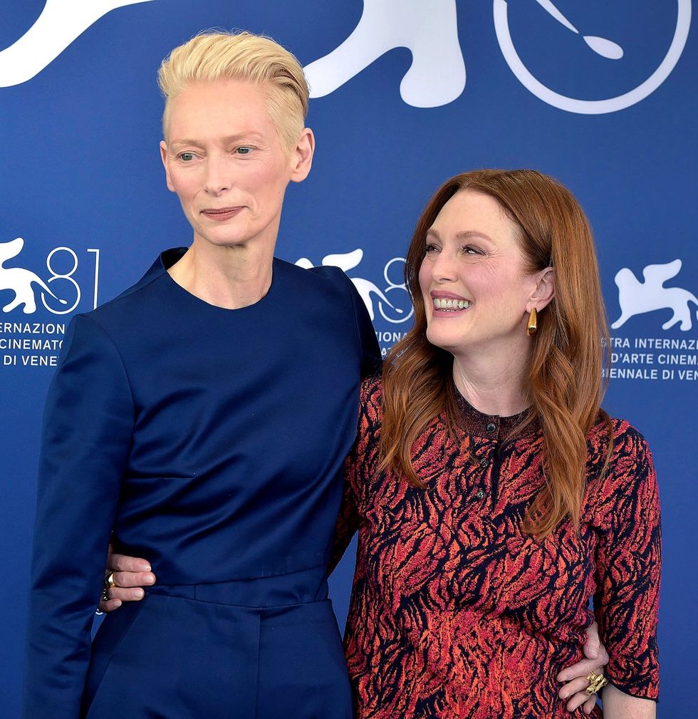 PRIDEsite photogallery TildaSwintson JulianneMoore VeniceFilmFestival cute sapphic redcarpets