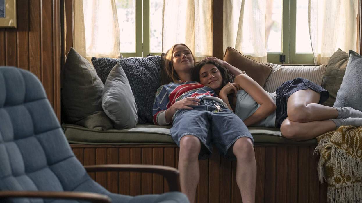Ramona (Amélie Hoeferle) and Annie Jacobson (Ella Rubin) on 'Sterling Point.'