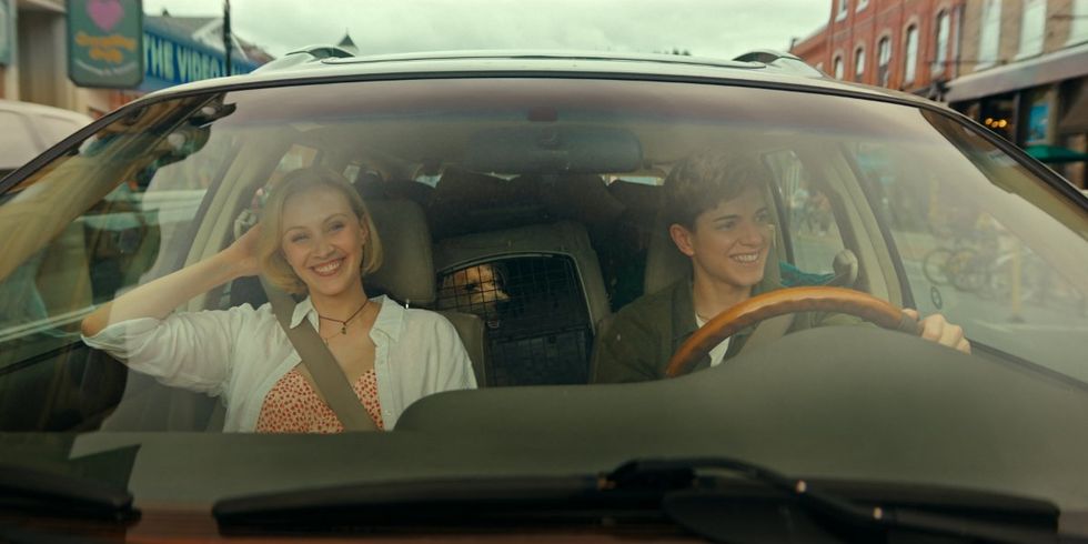 Sarah Gadon as Laura Redman and Mae Martin as Alex Dempsey