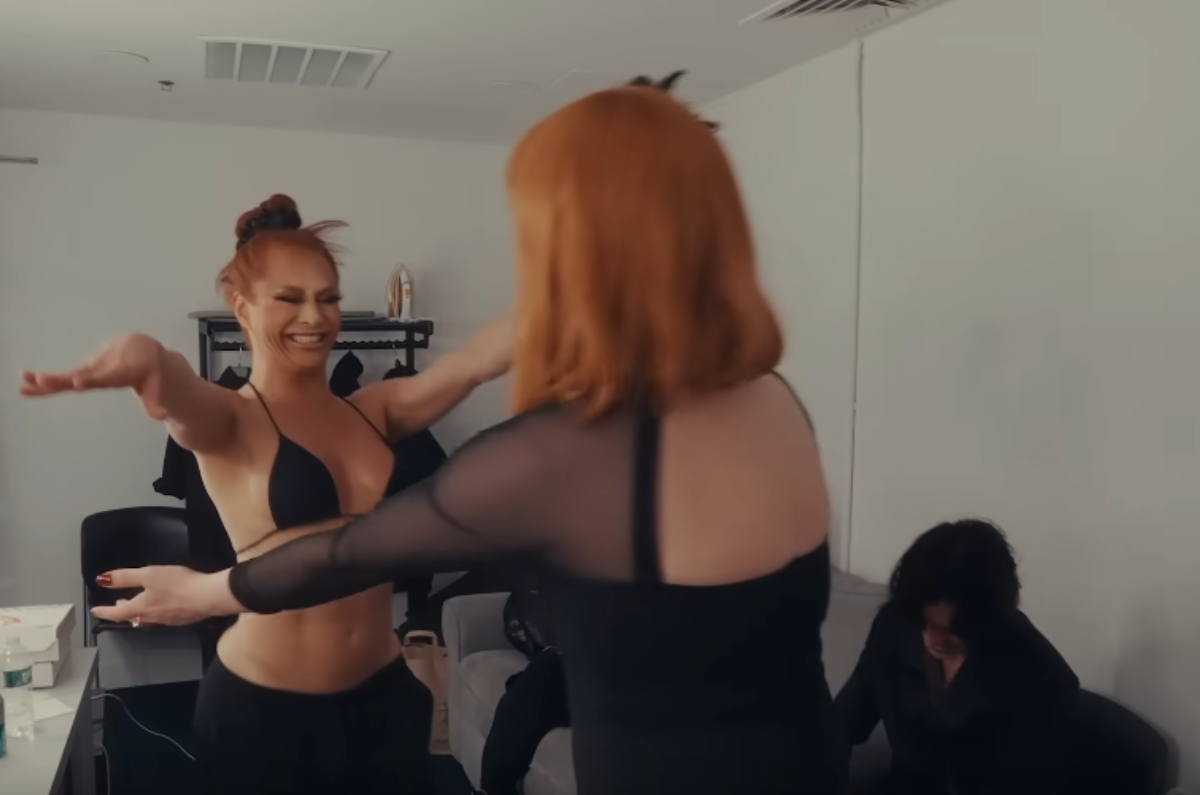 Sasha Colby and Jinkx Monsoon hugging.