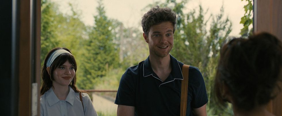 Sophie Thatcher as Iris and Jack Quaid