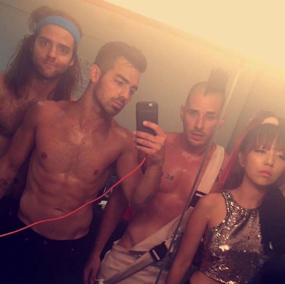 Sweatin' it out with his DNCE bandmates.