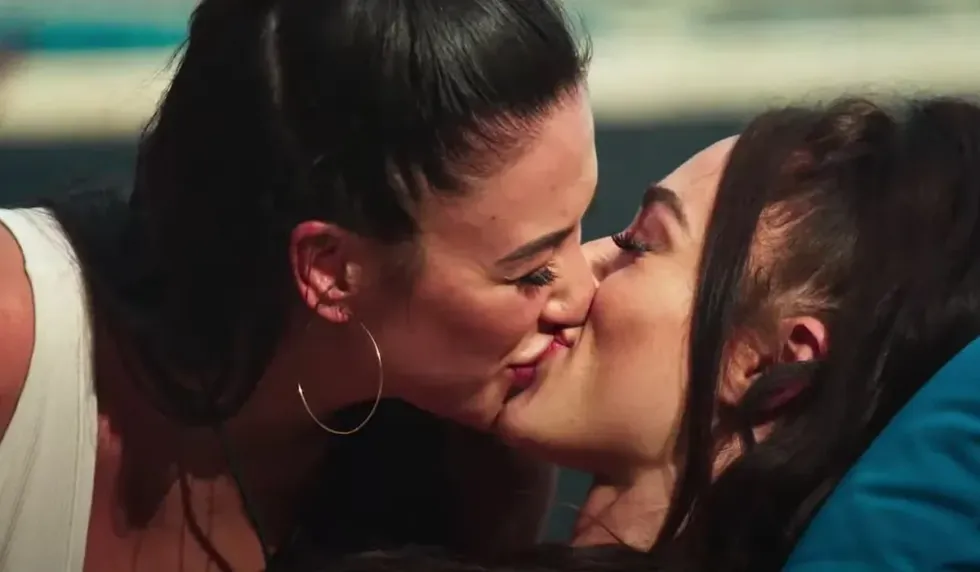 Two women kissing on Couple to Throuple