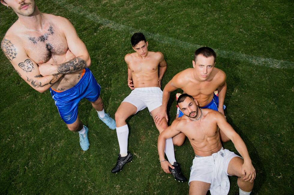 \u200bSniffies Team Player Capsule