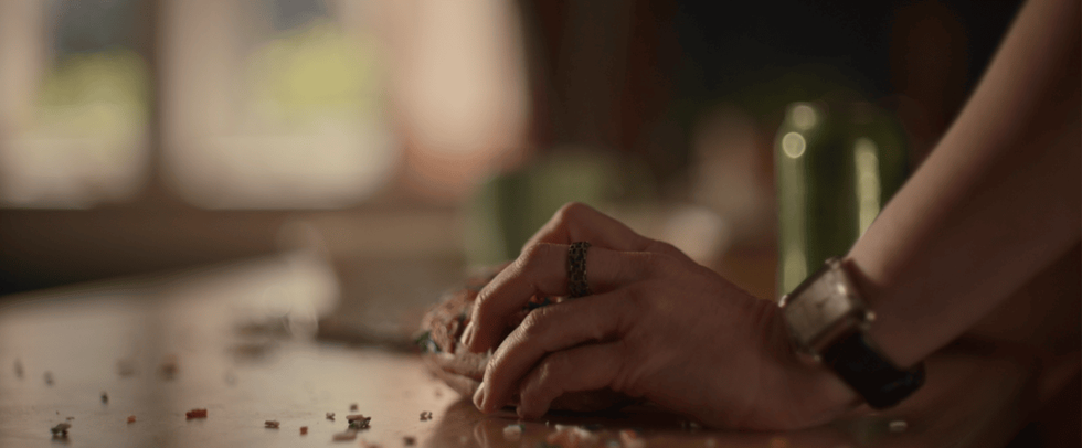 Van fingers a rainbow donut