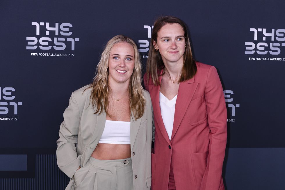 Vivianne Miedema and Beth Mead