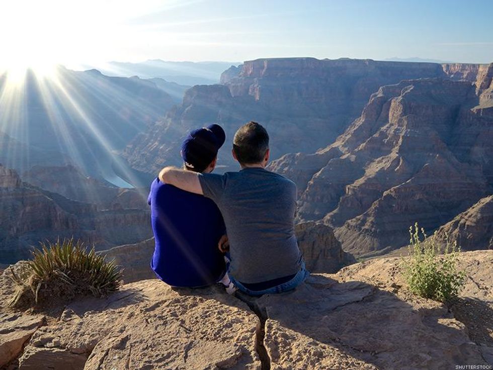 What Your Grindr \u201cAbout Me\u201d Actually Says About You