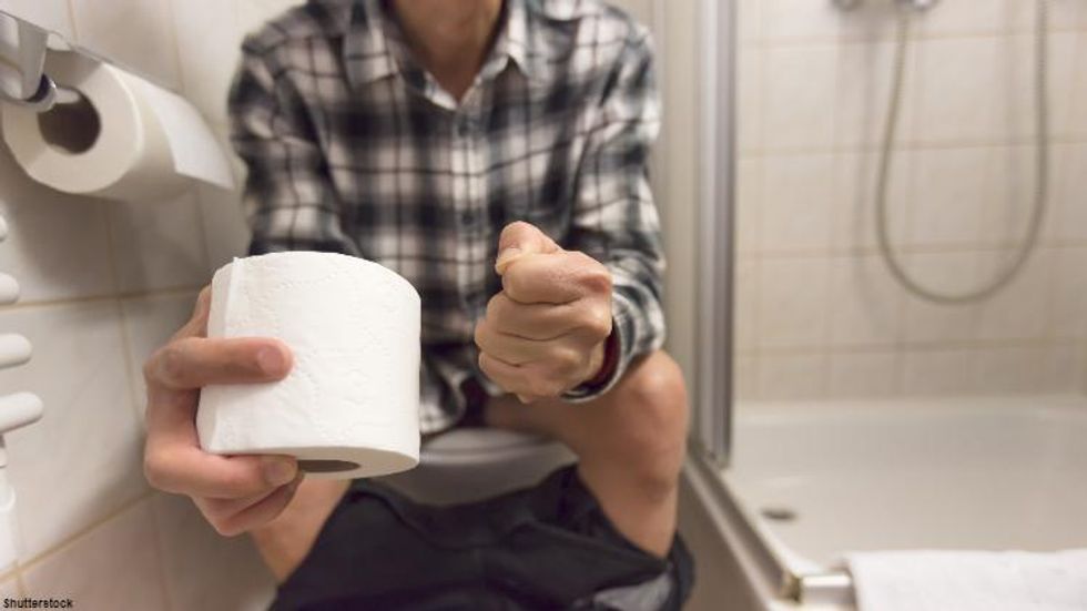 Wiping and cleaning your derriere