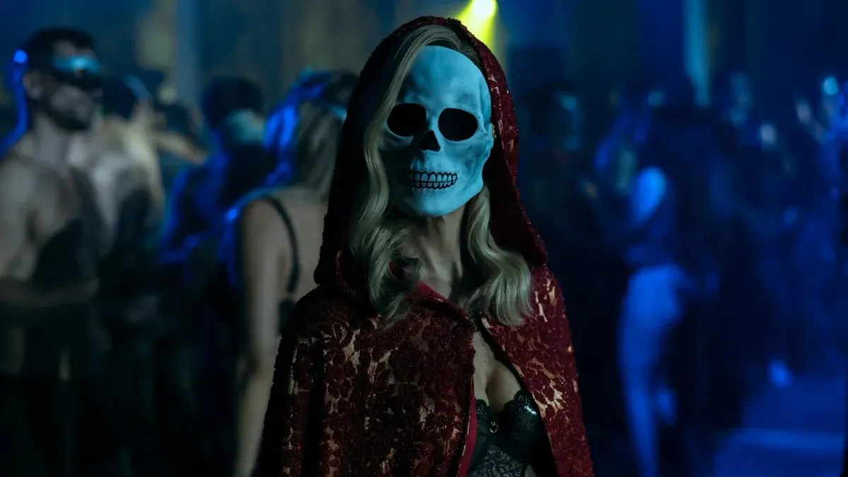 Woman with a skull mask on in 'The Fall of the House of Usher'
